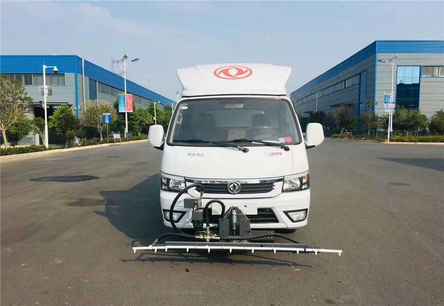 東風途逸路面養(yǎng)護車圖片
