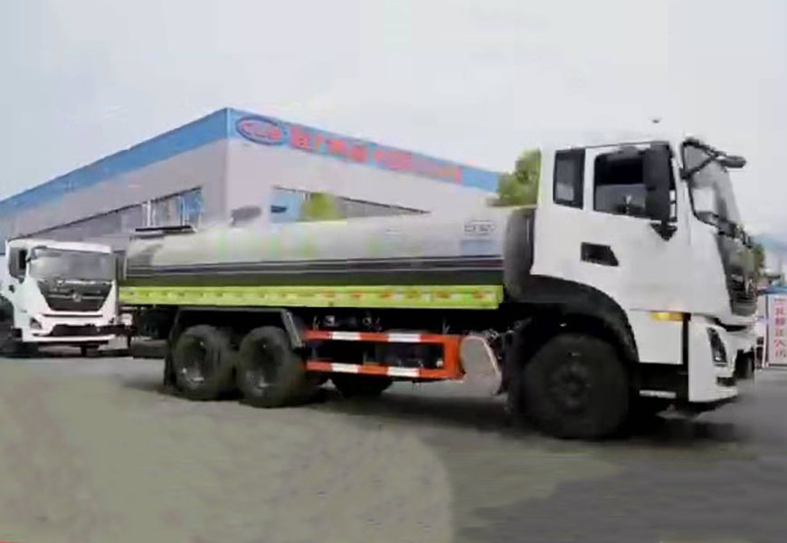 程力集團東風(fēng)天龍高端灑水車(chē)首批發(fā)車(chē)